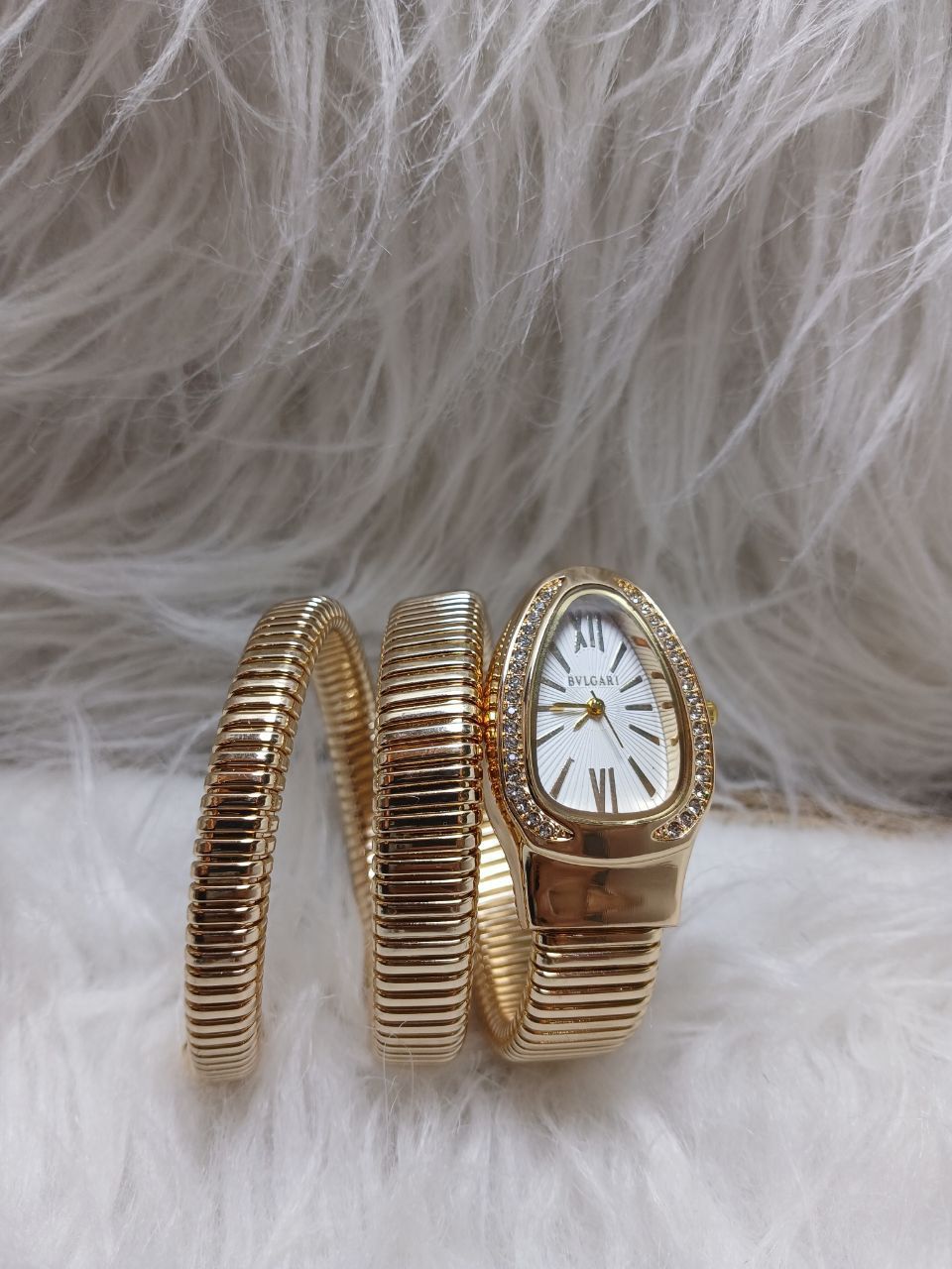 ساعة على شكل ثعبان